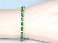 Geelgouden tennisarmband met diamanten en smaragden - afbeelding 2 van  7