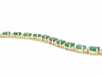 Geelgouden tennisarmband met diamanten en smaragden - afbeelding 5 van  7
