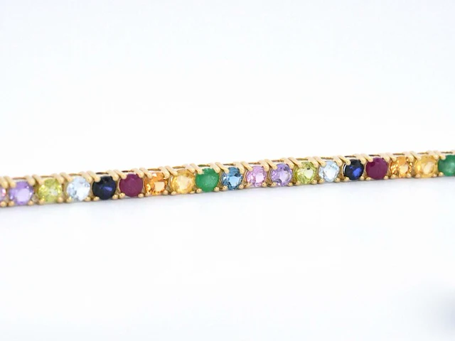Geelgouden tennisarmband met multi colour edelstenen - afbeelding 8 van  10
