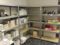 Gegalvaniseerde magazijnstelling 4-delig. afmeting per deel 92 x 46 cm. hoogte 180 cm. exclusief inhoud - afbeelding 1 van  5