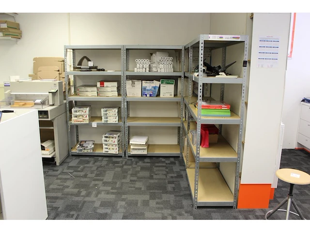 Gegalvaniseerde magazijnstelling 4-delig. afmeting per deel 92 x 46 cm. hoogte 180 cm. exclusief inhoud - afbeelding 5 van  5