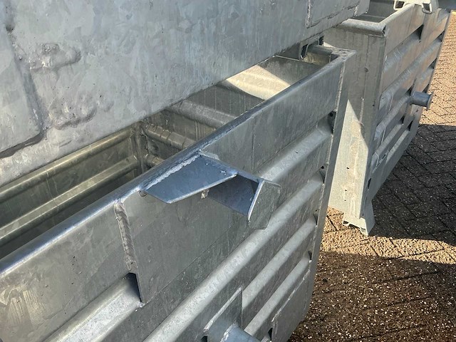 Gegalvaniseerde stapelbare kantelbak (5x) met traverse - afbeelding 10 van  14