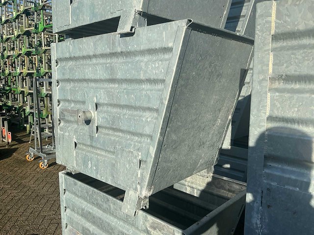 Gegalvaniseerde stapelbare kantelbak (5x) met traverse - afbeelding 12 van  14