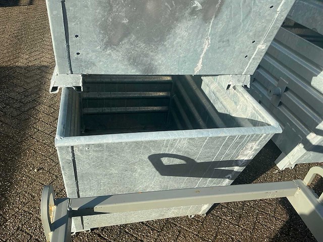 Gegalvaniseerde stapelbare kantelbak (5x) met traverse - afbeelding 5 van  14