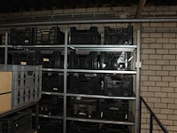 Gegalvaniseerde stelling met vijf staanders en 20 legbladen afm. 400 x 62 x 200 cm - afbeelding 1 van  2