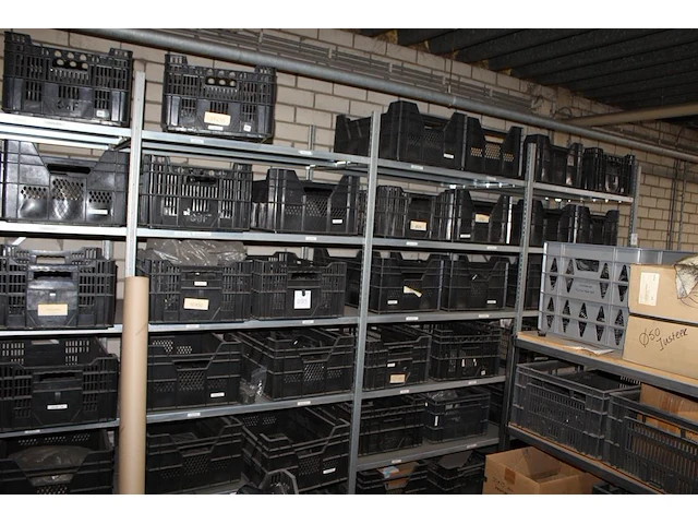 Gegalvaniseerde stelling met vijf staanders en 20 legbladen afm. 400 x 62 x 200 cm - afbeelding 2 van  2