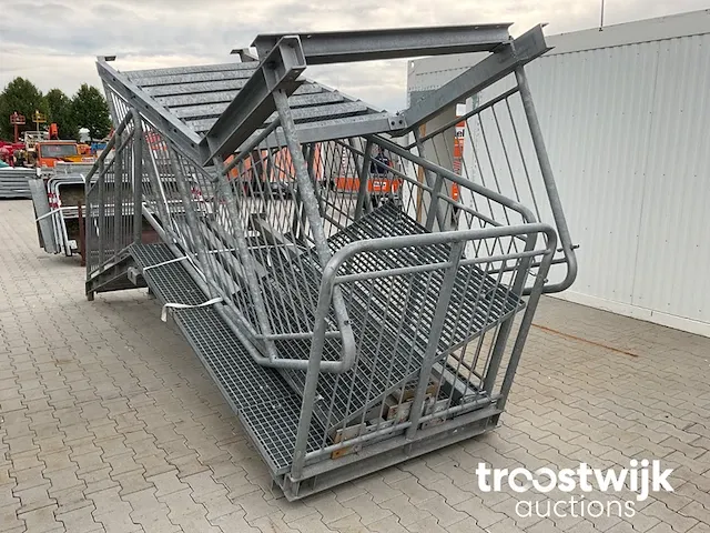Gegalvaniseerde trap - afbeelding 1 van  6