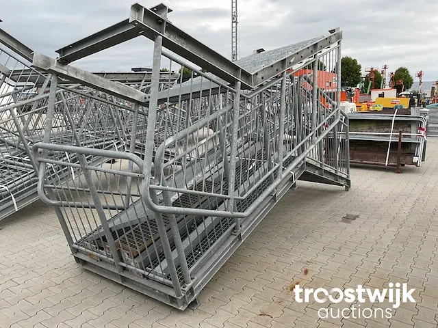Gegalvaniseerde trap - afbeelding 2 van  6