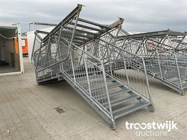 Gegalvaniseerde trap - afbeelding 3 van  6