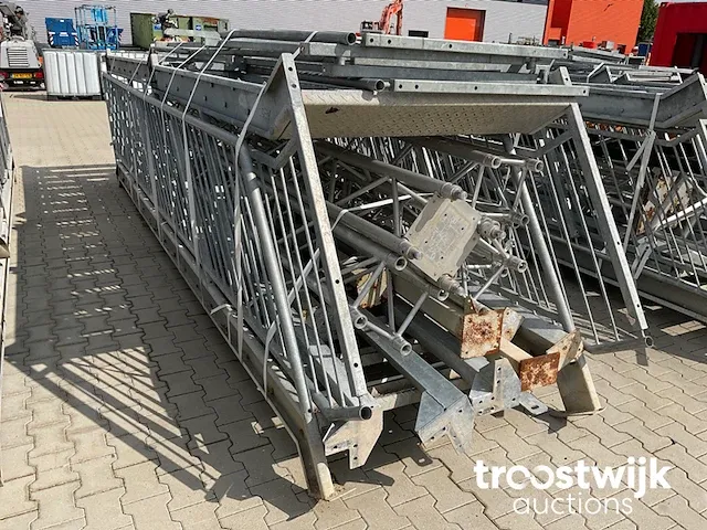 Gegalvaniseerde trap - afbeelding 1 van  8