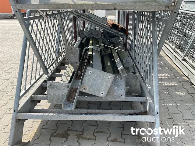Gegalvaniseerde trap - afbeelding 5 van  7