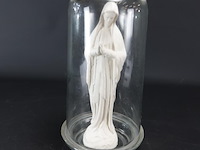 Geglazuurd terracotta maria onder glazen stolp - afbeelding 1 van  5