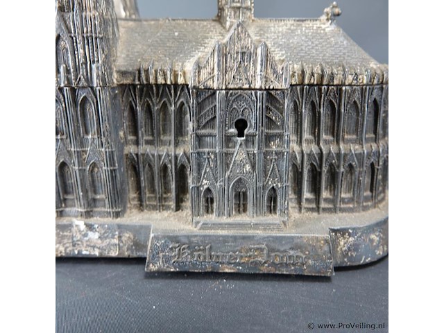 Gegoten kolnerdom als kist - afbeelding 5 van  5