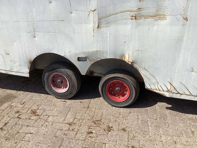 Geïsoleerde aanhangwagen - afbeelding 15 van  19