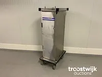Geïsoleerde regaalwagen - afbeelding 1 van  8