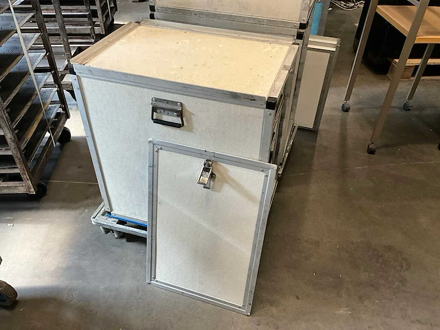 Geïsoleerde transport container (3x) - afbeelding 2 van  4