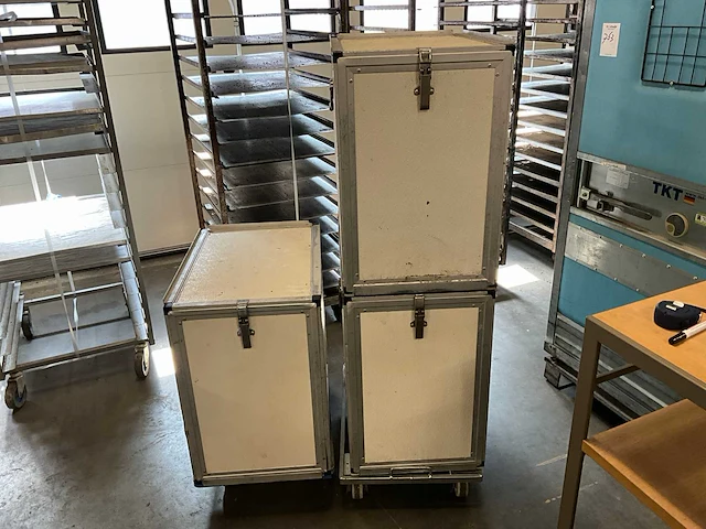 Geïsoleerde transport container (3x) - afbeelding 4 van  4
