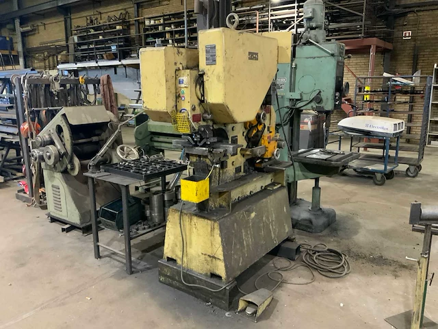 Geka cep/11h pons- en knipmachine - afbeelding 1 van  11