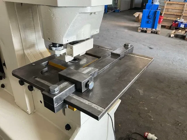 Geka hydracrop-70-s pons- en knipmachine - afbeelding 7 van  9