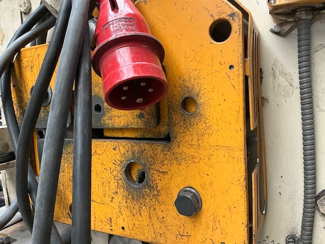 Geka multricrop pons/knip machine - afbeelding 14 van  24