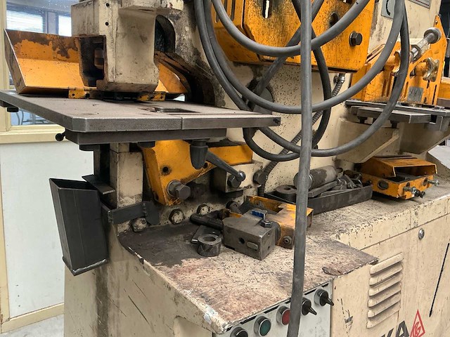 Geka multricrop pons/knip machine - afbeelding 23 van  24