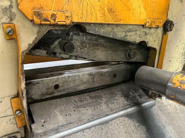 Geka multricrop pons/knip machine - afbeelding 14 van  24