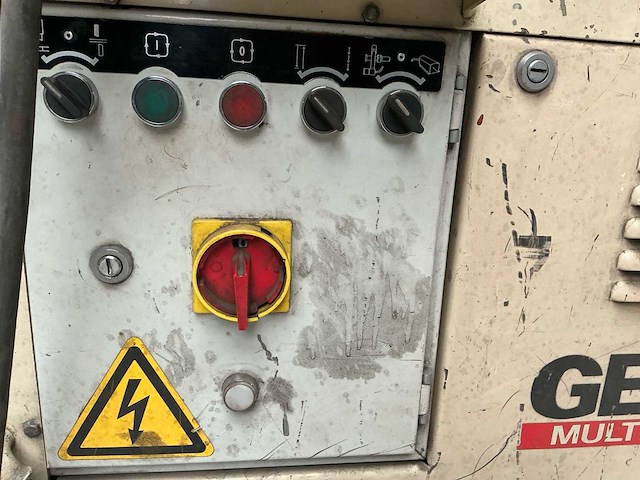 Geka multricrop pons/knip machine - afbeelding 24 van  24