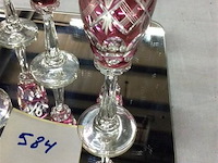 Gekleurde druppelglaasjes op spiegel - afbeelding 2 van  3