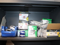 Gelaatsbescherming w.o. halfgezichtmaskers, mondkapjes en filters op schap. - afbeelding 1 van  1