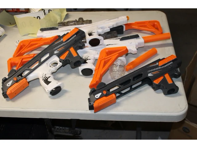 Gelblaster demo modellen zie foto - afbeelding 1 van  7
