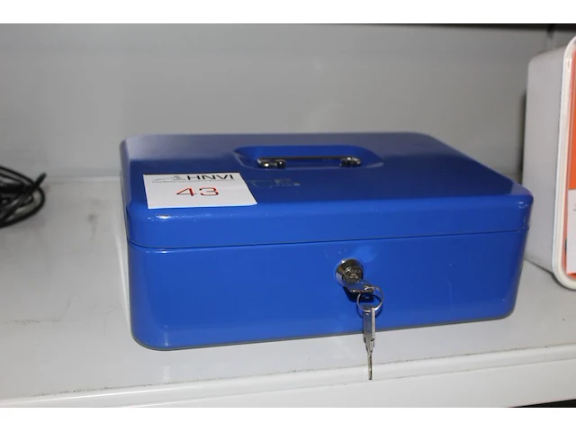 Geldkistje met twee sleutels - afbeelding 1 van  2