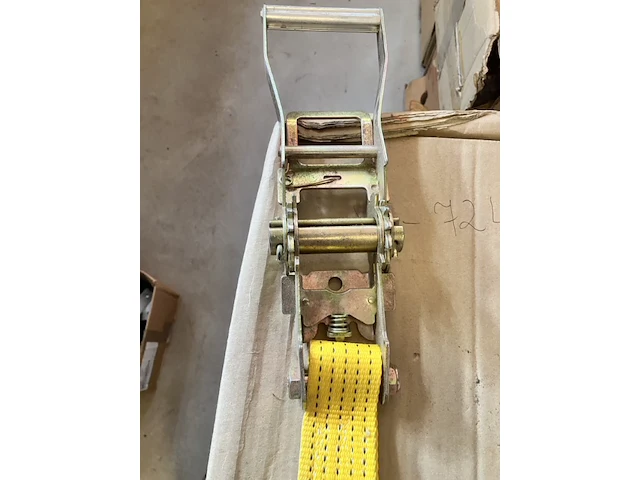 Gele spanband met ratelstuk 50mm breed 9 mtr. lang met ergo ratel - afbeelding 7 van  7