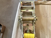 Gele spanband met ratelstuk 50mm breed 9 mtr. lang met ergo ratel - afbeelding 7 van  7