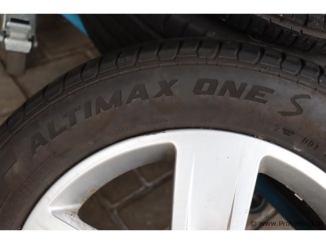 General autobanden type altimax one s met audi aluminium velgen - 4 stuks - afbeelding 5 van  7