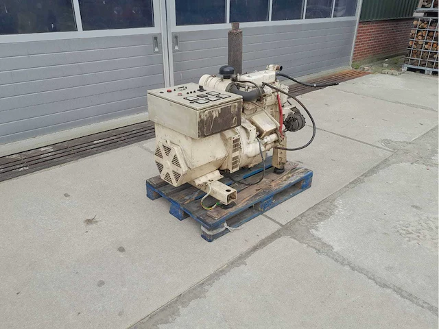 Generator - afbeelding 1 van  7
