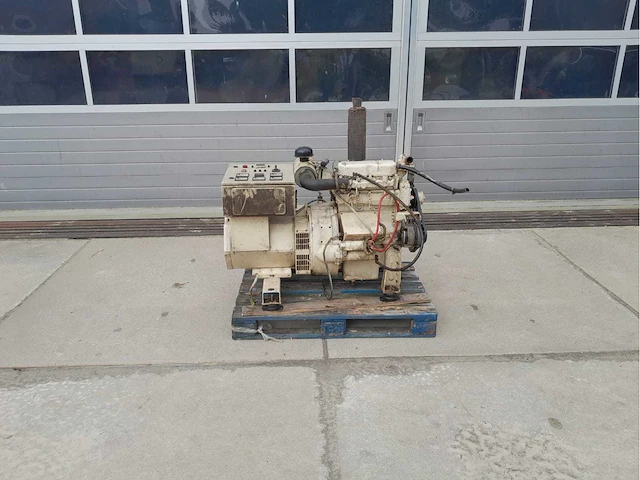 Generator - afbeelding 2 van  7