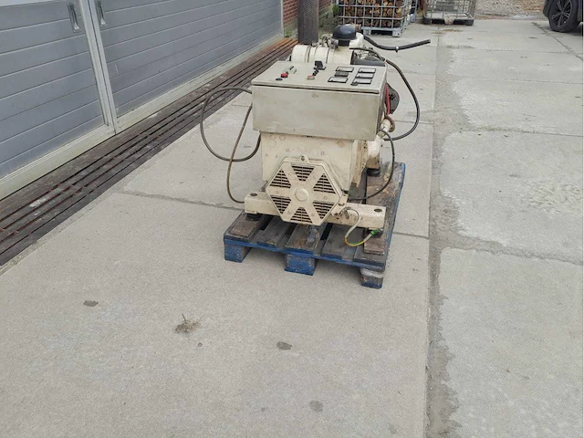 Generator - afbeelding 3 van  7