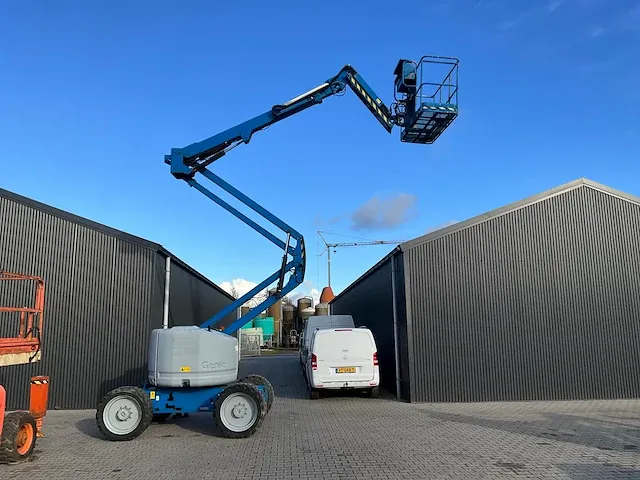Genie z-45/25 4x4 zelfrijdende knik-telescoophoogwerker - afbeelding 2 van  40