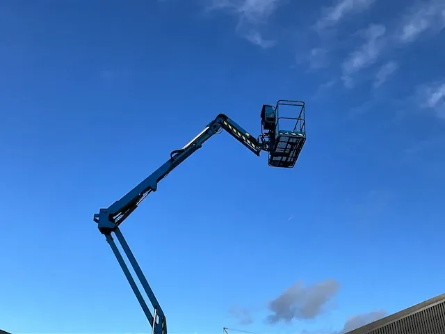 Genie z-45/25 4x4 zelfrijdende knik-telescoophoogwerker - afbeelding 13 van  40
