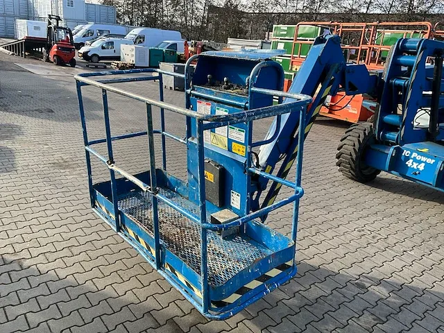 Genie z-45/25 4x4 zelfrijdende knik-telescoophoogwerker - afbeelding 18 van  40