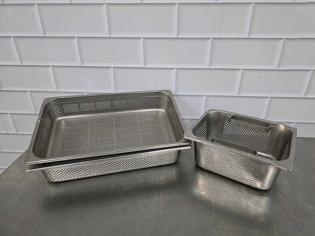 Geperforeerde rvs gastronormbak (3x) - afbeelding 1 van  3