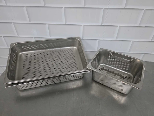 Geperforeerde rvs gastronormbak (3x) - afbeelding 2 van  3