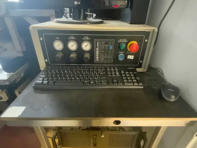Gerber - cutter dcs-2500 - stoffen snijmachine met tafel - 2001 - afbeelding 4 van  35