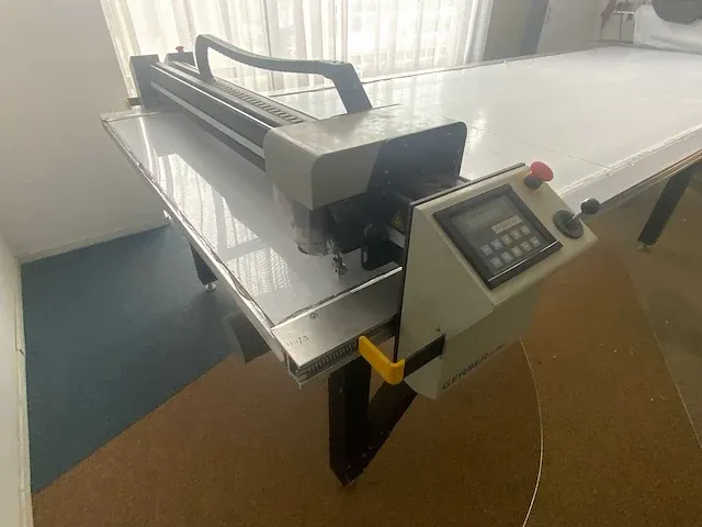 Gerber - cutter dcs-2500 - stoffen snijmachine met tafel - 2001 - afbeelding 8 van  35