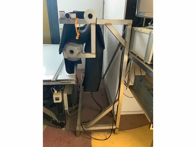Gerber - cutter dcs-2500 - stoffen snijmachine met tafel - 2001 - afbeelding 15 van  35