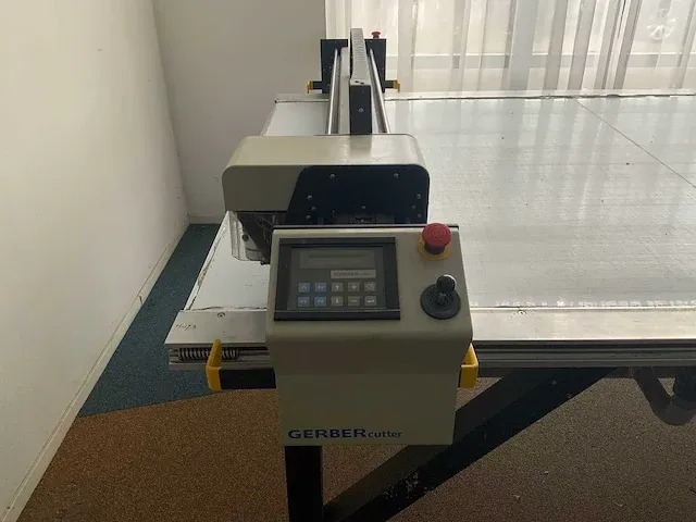 Gerber - cutter dcs-2500 - stoffen snijmachine met tafel - 2001 - afbeelding 20 van  35