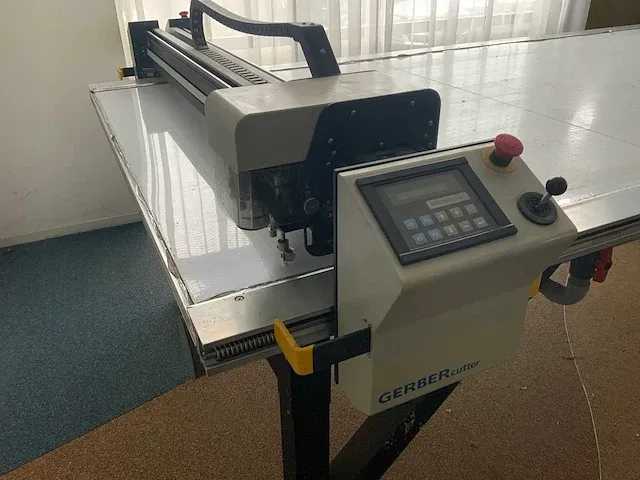 Gerber - cutter dcs-2500 - stoffen snijmachine met tafel - 2001 - afbeelding 21 van  35