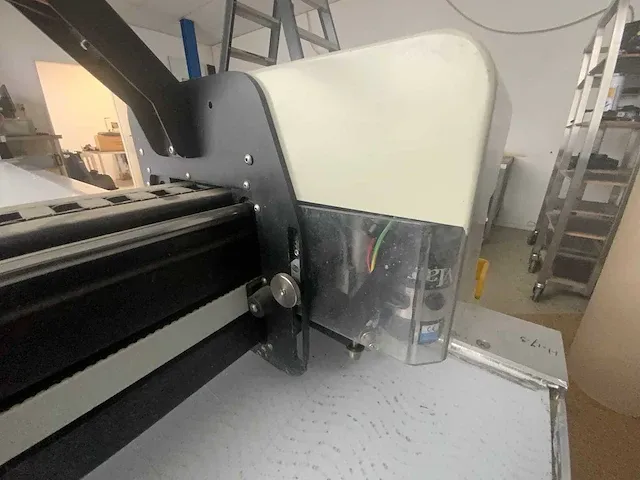 Gerber - cutter dcs-2500 - stoffen snijmachine met tafel - 2001 - afbeelding 26 van  35