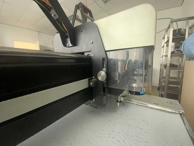 Gerber - cutter dcs-2500 - stoffen snijmachine met tafel - 2001 - afbeelding 27 van  35