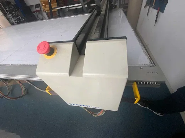 Gerber - cutter dcs-2500 - stoffen snijmachine met tafel - 2001 - afbeelding 28 van  35